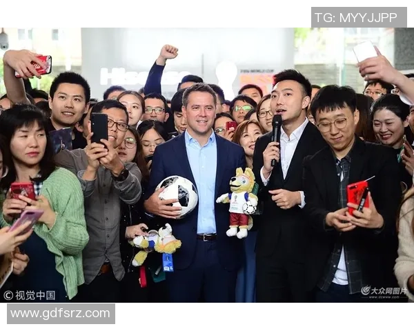 足球明星欧文与妻子的甜蜜生活揭秘及家庭幸福瞬间分享