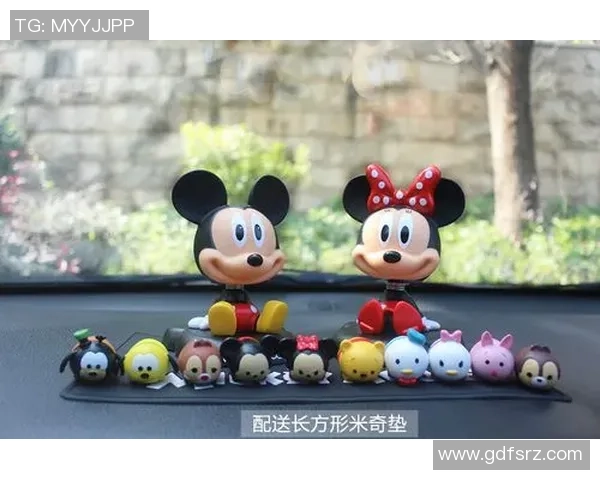 足球明星卡通玩偶形象大赏可爱造型与球场风采完美结合