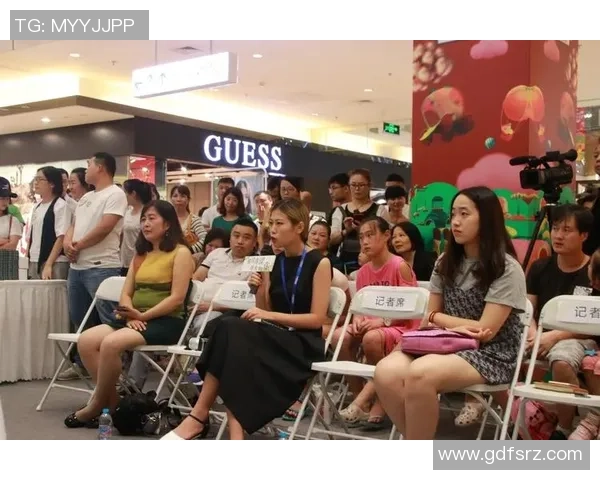 黄强专访:从青涩少年到足球传奇的心路历程回顾 黄强专访:从青涩少年到足球传奇的心路历程回顾