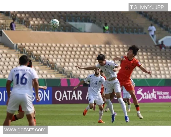 中国足球对乌兹别克斯坦精彩比赛视频回顾与分析