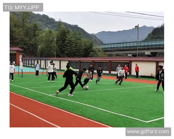 寒假足球训练营开启快乐成长之旅助力青少年技能提升与团队合作