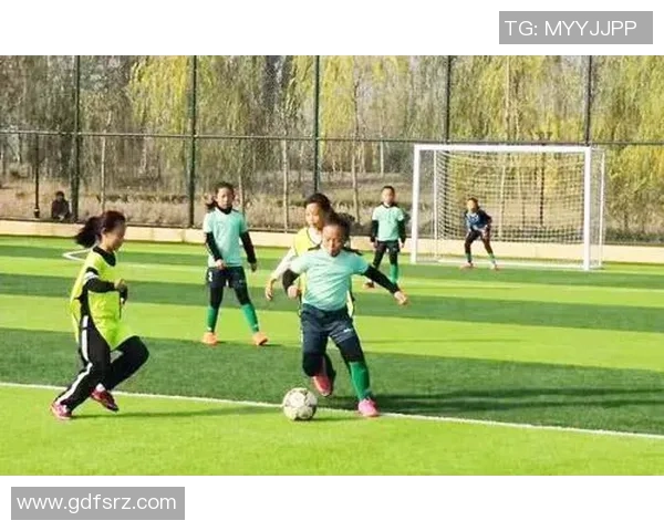 探索足球新鞋的科技革新与性能提升助力球员更好发挥 探索足球新鞋的科技革新与性能提升助力球员更好发挥