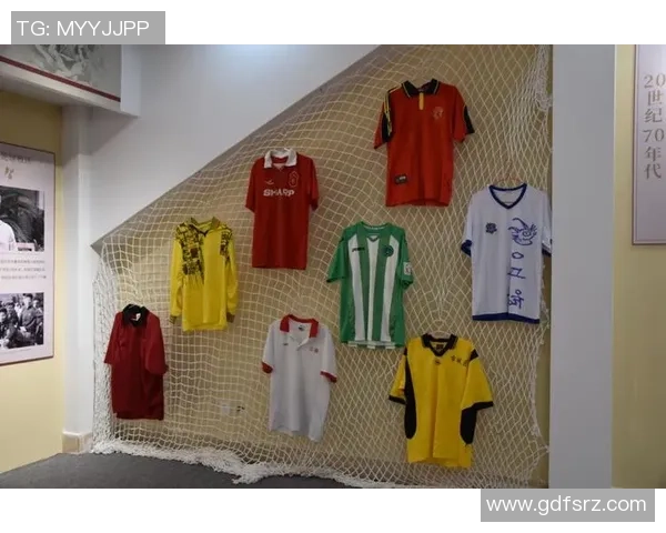 足球衣巡礼:探索世界各地球队的经典与创新球衣设计之美 足球衣巡礼:探索世界各地球队的经典与创新球衣设计之美