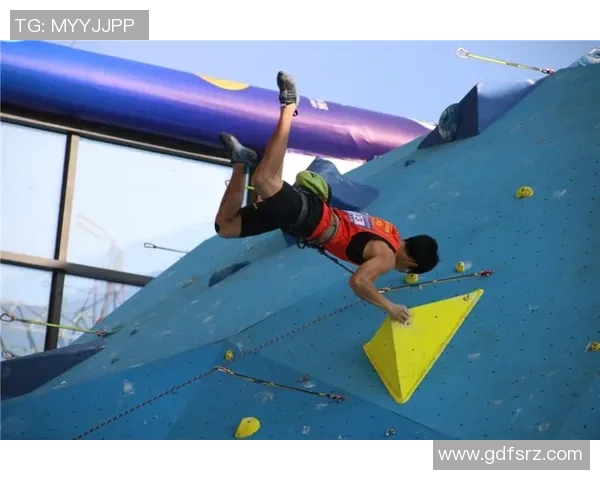 重庆极限运动队在攀岩联赛中以54分领先其他队伍展现强大实力 重庆极限运动队在攀岩联赛中以54分领先其他队伍展现强大实力